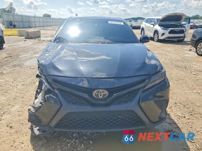 Piąte zdjęcie samochodu w środku: 2018 TOYOTA CAMRY SE VIN:4T1B11HK5JU053817 - miniatura