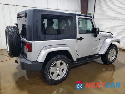 Trzecie zdjęcie samochodu z tyłu: 2010 JEEP WRANGLER SAHARA VIN:1J4AA5D15AL214901 - miniatura