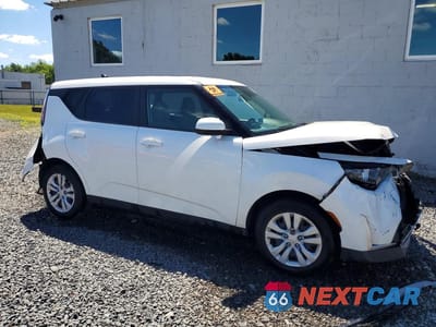 Czwarte zdjęcie samochodu z boku: 2023 KIA SOUL LX VIN:KNDJ23AU5P7843646 - miniatura
