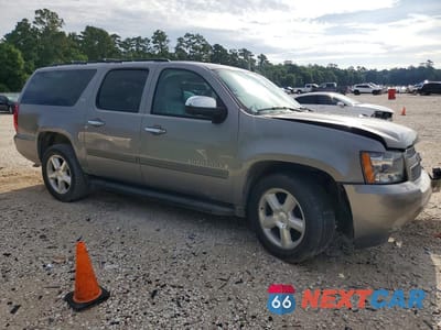 Czwarte zdjęcie samochodu z boku: 2008 CHEVROLET SUBURBAN K1500 LS VIN:3GNFK16398G193646 - miniatura