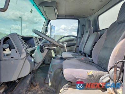Zdjęcie 7 z 13 samochodu: 2014 ISUZU NPR HD BOX TRUCK VIN:JALC4W168E7004494 - miniatura