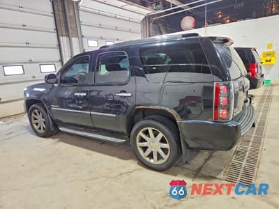 Drugie zdjęcie samochodu z przodu: 2010 GMC YUKON DENALI VIN:1GKUKEEFXAR208720 - miniatura