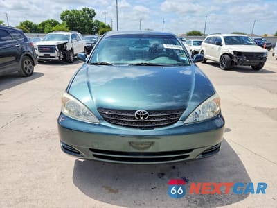 Piąte zdjęcie samochodu w środku: 2002 TOYOTA CAMRY LE VIN:JTDBE32K920037190 - miniatura