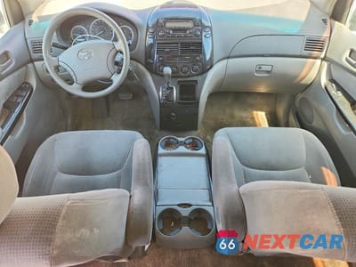 Zdjęcie 8 z 12 samochodu: 2005 TOYOTA SIENNA LE 7 PASSENGER VIN:5TDZA23C65S297172 - miniatura