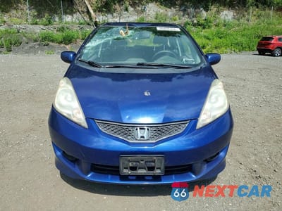 Piąte zdjęcie samochodu w środku: 2011 HONDA FIT SPORT VIN:JHMGE8G56BC021094 - miniatura