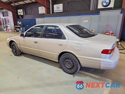 Drugie zdjęcie samochodu z przodu: 1999 TOYOTA CAMRY CE VIN:4T1BG22K2XU511335 - miniatura