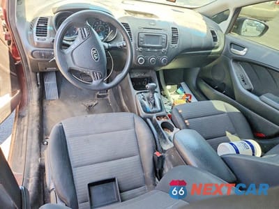 Zdjęcie 8 z 12 samochodu: 2017 KIA FORTE LX VIN:3KPFL4A75HE147003 - miniatura
