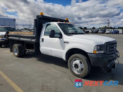 Czwarte zdjęcie samochodu z boku: 2004 FORD F550 SUPER DUTY DUMP TRUCK VIN:1FDAF57PX4EC31897 - miniatura