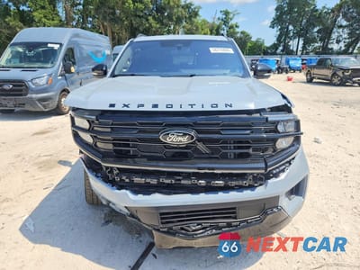 Piąte zdjęcie samochodu w środku: 2025 FORD EXPEDITION PLATINUM VIN:1FMJU1MG9SEA45493 - miniatura