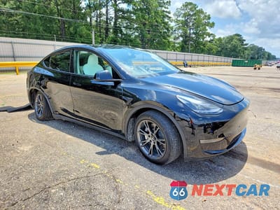 Czwarte zdjęcie samochodu z boku: 2024 TESLA MODEL Y VIN:7SAYGDEDXRF103672 - miniatura