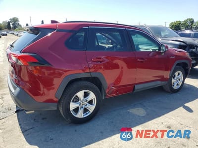 Trzecie zdjęcie samochodu z tyłu: 2021 TOYOTA RAV4 XLE VIN:4T3RWRFV5MU025488 - miniatura
