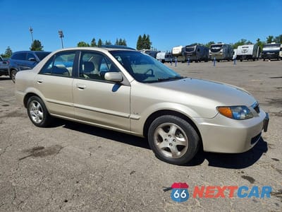 Czwarte zdjęcie samochodu z boku: 2002 MAZDA PROTEGE DX VIN:JM1BJ225420536706 - miniatura