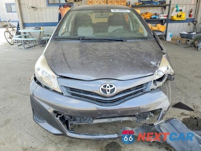 Piąte zdjęcie samochodu w środku: 2014 TOYOTA YARIS 5-DOOR LE VIN:JTDKTUD39ED580909 - miniatura