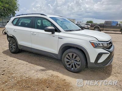 Czwarte zdjęcie samochodu z boku: 2022 VOLKSWAGEN TAOS SE BLACK VIN:3VVCX7B21NM069625 - miniatura