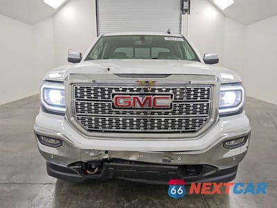 Piąte zdjęcie samochodu w środku: 2018 GMC SIERRA K1500 SLT VIN:3GTU2NEC4JG607480 - miniatura