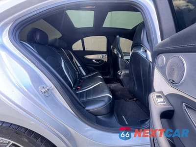 Zdjęcie 6 z 14 samochodu: 2016 MERCEDES-BENZ C 63 AMG-S VIN:55SWF8HB4GU114722 - miniatura