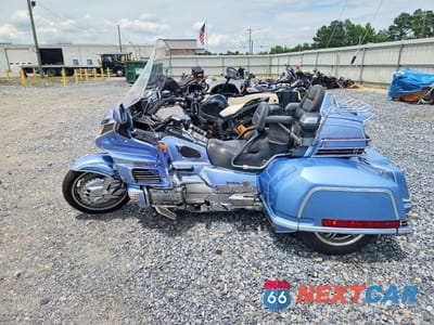 Trzecie zdjęcie samochodu z tyłu: 1990 HONDA GL1500 VIN:1HFSC2206LA200930 - miniatura