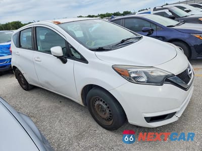 Czwarte zdjęcie samochodu z boku: 2018 NISSAN VERSA NOTE S VIN:3N1CE2CPXJL353730 - miniatura