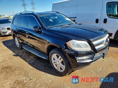Czwarte zdjęcie samochodu z boku: 2013 MERCEDES-BENZ GL 450 4MATIC VIN:4JGDF7CE9DA112386 - miniatura