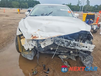 Piąte zdjęcie samochodu w środku: 2018 MAZDA 3 TOURING VIN:3MZBN1V37JM177448 - miniatura