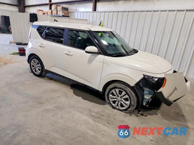 Czwarte zdjęcie samochodu z boku: 2023 KIA SOUL LX VIN:KNDJ23AU3P7858002 - miniatura