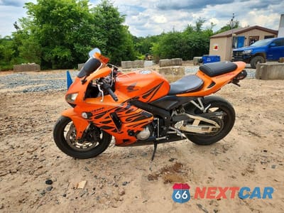 Trzecie zdjęcie samochodu z tyłu: 2006 HONDA CBR600 RR VIN:JH2PC37036M310570 - miniatura