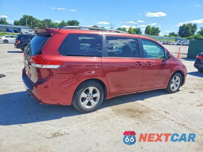Trzecie zdjęcie samochodu z tyłu: 2012 TOYOTA SIENNA LE VIN:5TDKK3DC1CS202193 - miniatura