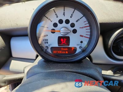 Zdjęcie 9 z 12 samochodu: 2012 MINI COOPER VIN:WMWSU3C5XCT255048 - miniatura