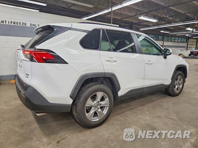 Trzecie zdjęcie samochodu z tyłu: 2024 TOYOTA RAV4 XLE VIN:2T3P1RFV5RC426912 - miniatura