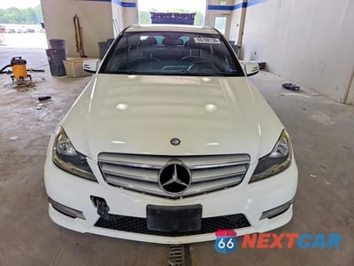 Piąte zdjęcie samochodu w środku: 2012 MERCEDES-BENZ C 300 4MATIC VIN:WDDGF8BB9CA692788 - miniatura