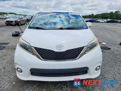 Piąte zdjęcie samochodu w środku: 2017 TOYOTA SIENNA SE VIN:5TDXZ3DC2HS873249 - miniatura