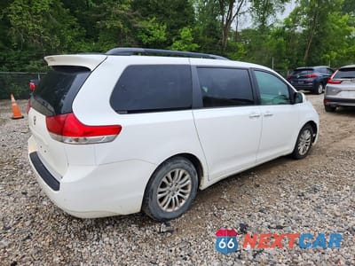 Trzecie zdjęcie samochodu z tyłu: 2013 TOYOTA SIENNA XLE 8-PASSENGER VIN:5TDYK3DC2DS382540 - miniatura