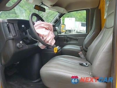 Zdjęcie 7 z 13 samochodu: 2023 GMC SAVANA BOX TRUCK VIN:7GZ37TC74PN002028 - miniatura