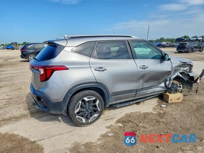 Trzecie zdjęcie samochodu z tyłu: 2024 KIA SELTOS SX VIN:KNDETCA70R7542326 - miniatura