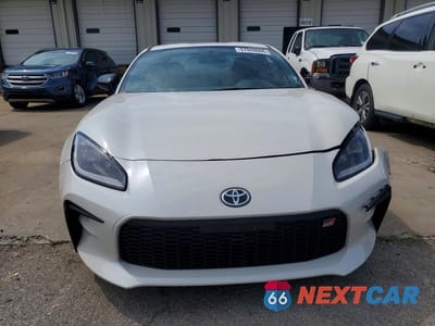 Piąte zdjęcie samochodu w środku: 2025 TOYOTA GR86 BASE VIN:JF1ZNBB11S9759691 - miniatura