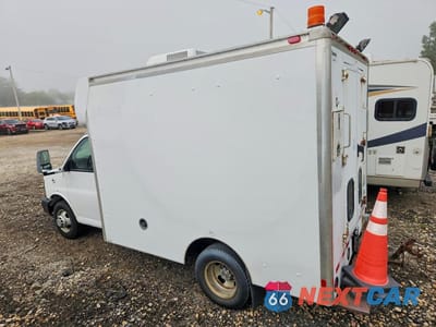 Drugie zdjęcie samochodu z przodu: 2006 CHEVROLET EXPRESS DELIVERY TRUCK VIN:1GBJG31U961219663 - miniatura