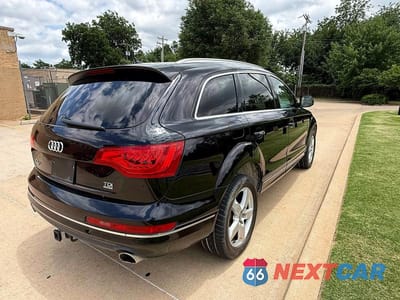 Czwarte zdjęcie samochodu z boku: 2013 AUDI Q7 PREMIUM PLUS VIN:WA1LMAFE2DD014484 - miniatura