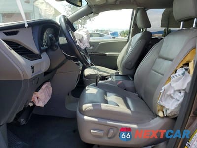 Zdjęcie 7 z 13 samochodu: 2019 TOYOTA SIENNA XLE 8-PASSENGER VIN:5TDYZ3DC0KS995345 - miniatura