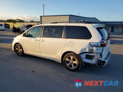 Drugie zdjęcie samochodu z przodu: 2015 TOYOTA SIENNA LE VIN:5TDKK3DC3FS611879 - miniatura