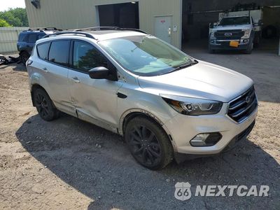 Czwarte zdjęcie samochodu z boku: 2018 FORD ESCAPE SE VIN:1FMCU9GD6JUC43395 - miniatura