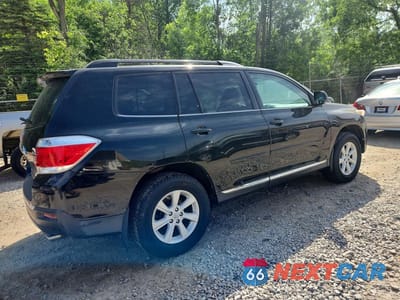 Trzecie zdjęcie samochodu z tyłu: 2013 TOYOTA HIGHLANDER SE VIN:5TDBK3EH4DS186387 - miniatura
