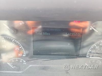 Zdjęcie 8 z 10 samochodu: 2022 VOLVO VNL SEMI TRUCK VIN:4V4N39THXNN298347 - miniatura