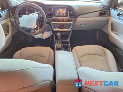 Zdjęcie 8 z 12 samochodu: 2018 HYUNDAI SONATA SE VIN:5NPE24AF5JH678211 - miniatura