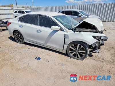Czwarte zdjęcie samochodu z boku: 2016 NISSAN ALTIMA 2.5 SR VIN:1N4AL3AP9GN388115 - miniatura