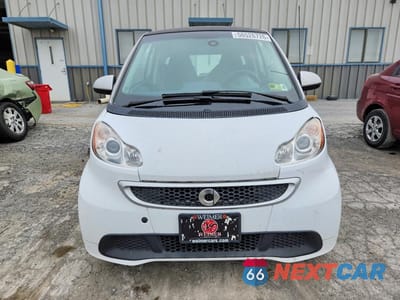 Piąte zdjęcie samochodu w środku: 2015 SMART FORTWO PURE VIN:WMEEJ3BA7FK814218 - miniatura