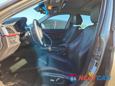 Zdjęcie 7 z 12 samochodu: 2016 BMW 320 XI VIN:WBA8A3C56GK552123 - miniatura