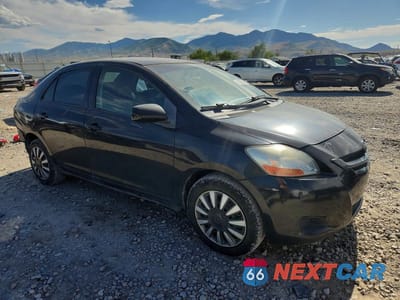 Czwarte zdjęcie samochodu z boku: 2008 TOYOTA YARIS BASE VIN:JTDBT923184012447 - miniatura