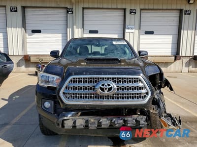 Piąte zdjęcie samochodu w środku: 2017 TOYOTA TACOMA TRD SPORT VIN:5TFCZ5AN6HX119331 - miniatura