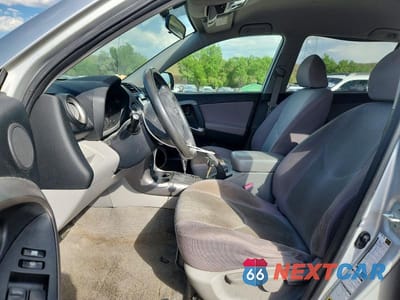 Zdjęcie 7 z 13 samochodu: 2007 TOYOTA RAV4 BASE VIN:JTMBD33V575074663 - miniatura