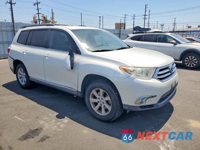 Czwarte zdjęcie samochodu z boku: 2012 TOYOTA HIGHLANDER BASE VIN:5TDZK3EH7CS083025 - miniatura